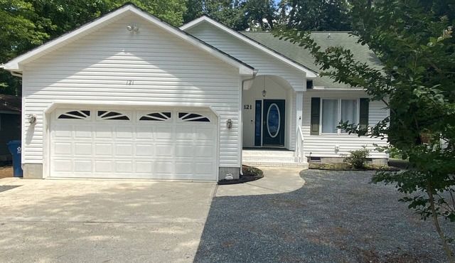 This is it! Rancher central to beaches, pools, golf, casino! Fenced yard, Deck. in Ocean Pines