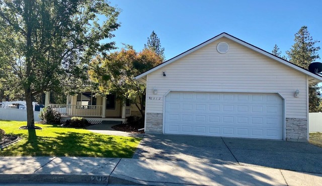 Timbercrest Retreat - Delightful Home near river, Couer d'Alene & Silverwood! in Post Falls