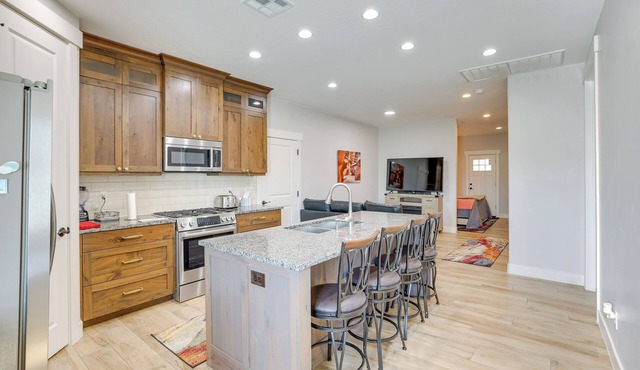 Toquerville Home w/Mtn Views, Near State Parks! in Toquerville