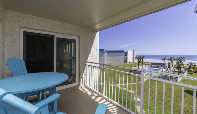 Tradewinds 143: Ocean view, steps to pool, pristine beaches in Saint Augustine