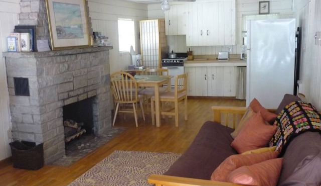 Traditional Cottages,5 minutes from the lake, Travel Green, Pet-Friendly in Ellison Bay