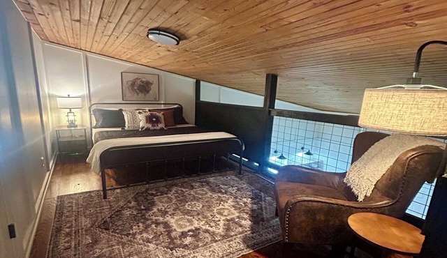 Tranquil Wooded Cabin Retreat with Hot Tub & Fire Pit in Gentry
