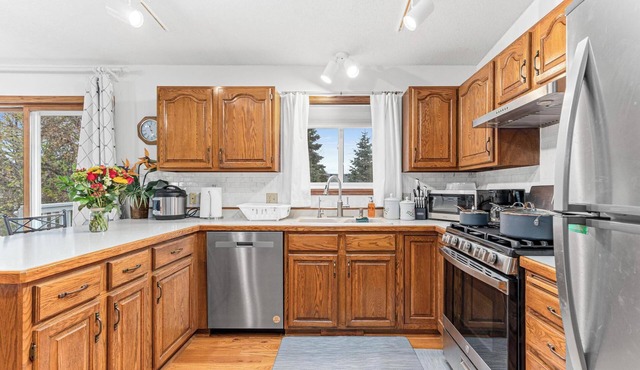 Tranquility Residence - Family-Friendly w/Yard in Apple Valley