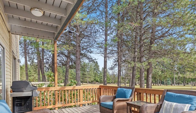Twin Lakes Village 3-Story Townhouse—Golf Views, Wet Bar, Game Room, Pool! in Rathdrum