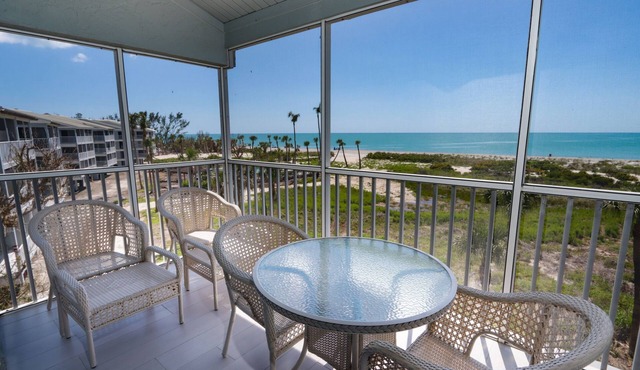 Two Bedroom Condo with Direct Gulf Front Views! Beach Villa 2332 in Captiva Island