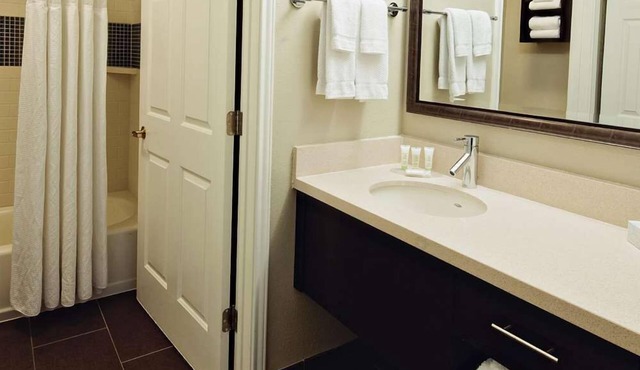 Two Comfortable 2BR Suites w/Full Kitchen | Outdoor Pool | Free Breakfast in San Antonio