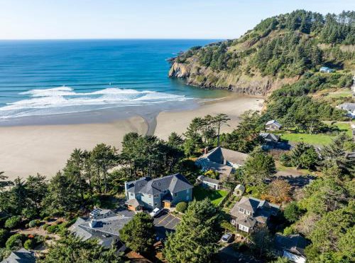 Tyee Lodge Bed And Breakfast in Newport