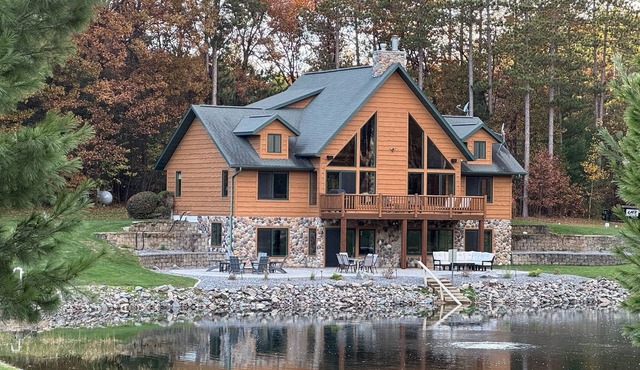 Ultimate All-Season Cabin w/Private Swimming & Fishing Pond at Castle Rock Lake in Mauston