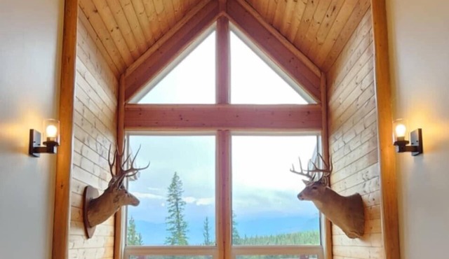Ultimate Group Getaway - Cozy Mountain Chalet in Brûlé