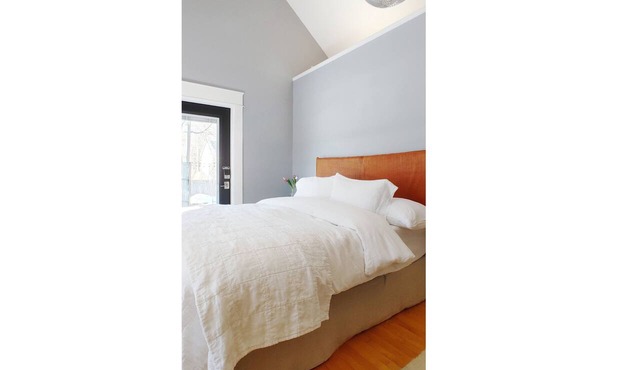 Under the Hemlocks – Boutique Retreat – UMass & Amherst College minutes away. in Pelham