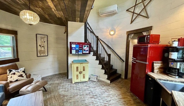 Unique OASIS - Silo Barn - Swim Pond- 5 Miles Trails - Farm Animals - Waterfall in Louisa