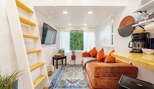 Unique Tiny Home ~ 4min to Springs w/Grill & Firepit in High Springs