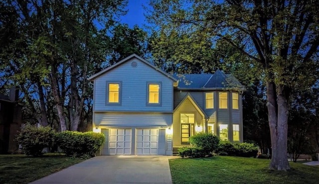 Upscale 5-bedroom with 9 beds & Game Room in Olathe in Olathe