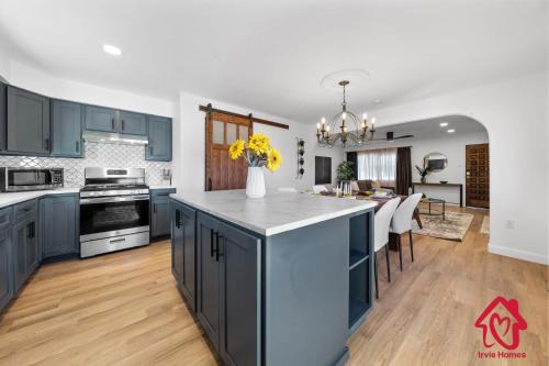 ValleyVibe: Modern Comfort in North Valley - an Irvie Home in Albuquerque
