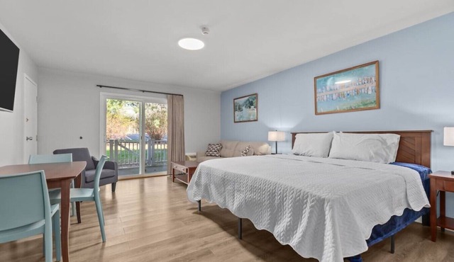 Victorian Inn #119 | King Bed + Full Sleeper Sofa in Elkhart Lake
