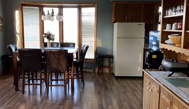 Vintage 2 or 4 Bedroom Farmhouse 1.5 miles from Mondovi in Mondovi
