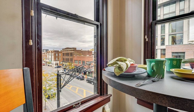 Walk to Convention Center, Secured Apt in Columbus in Columbus