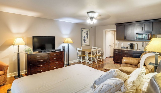 Walkable Lake Escape! Elkhart Lake Condo in Elkhart Lake