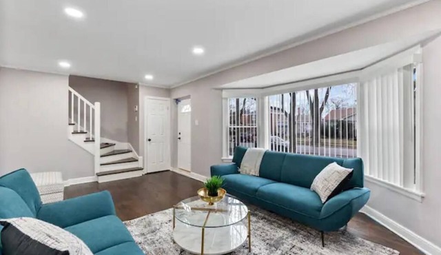 Warm & Spacious 4BR Home Long Stays Welcome in Chicago