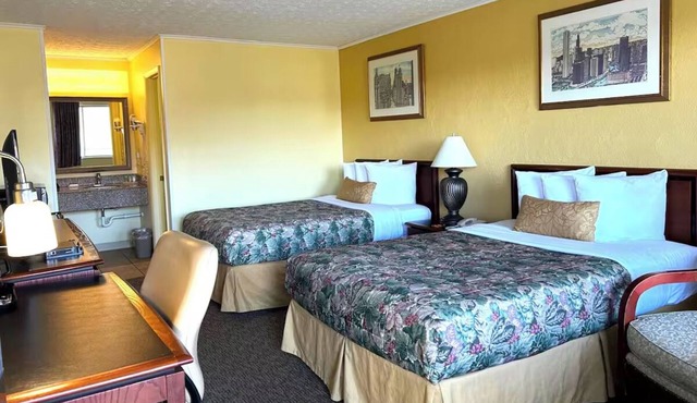 Waterfall Trail Gateway | Clean Room w/2 Beds | Caves, Scenic Parks & Hiking in Hocking County