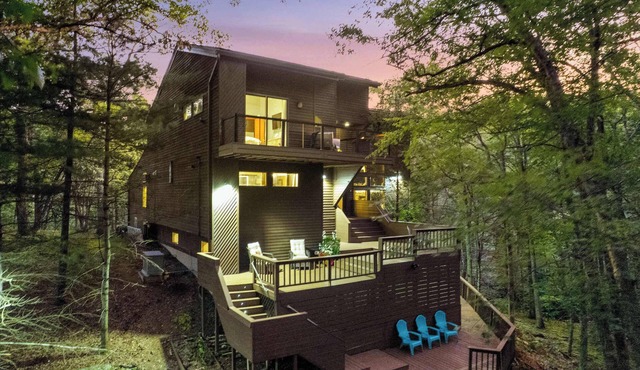 Waterfall Views! Hot Tub, Game Room, Dog Friendly in Bushkill