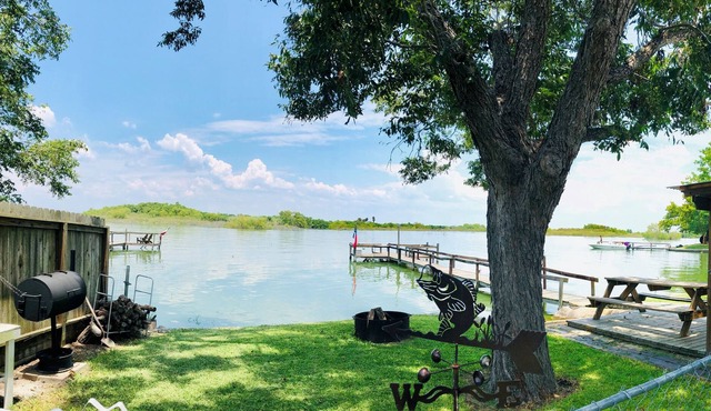 Waterfront Cabin near Lake Corpus Christi State Park in Lake City