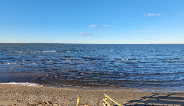 Waterfront Cottage with a sand beach! in Green Bay