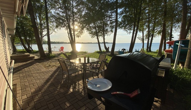 Waterfront gem, sandy beach, modern kitchen, large great room, free firewood in Sturgeon Bay