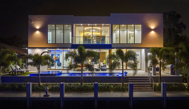 Waterfront Luxury Modern Villa sleeps 8 - 5 bedrooms, 5.5 baths in Lighthouse Point
