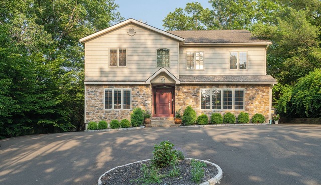 Waterfront Luxe: Kayak & SUP From Private Dock, Pong & Air Hockey, Near Hudson in Athens