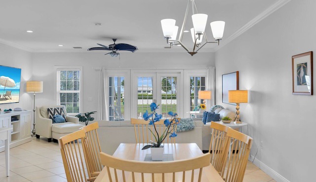 Waterfront luxury Villa (14) with spectacular sunset views and boat slip in Marathon