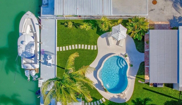 Waterfront Pool 50' Dock Minutes to Atlantic & Gulf Vaca Cut in Marathon