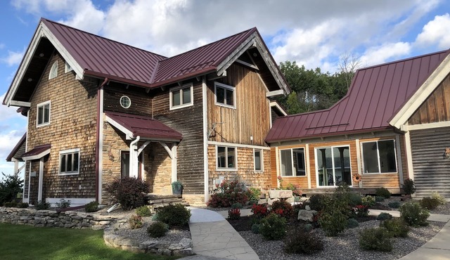 Waterfront Retreat + Kayaks, Canoe, and Easy Water Access in Green Bay