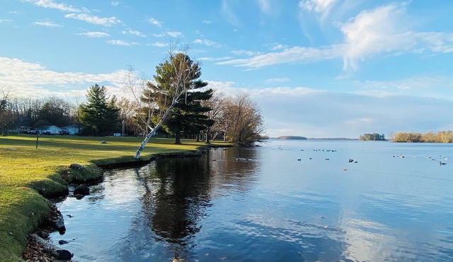 WI river, Kash Park Play & Stay, Pet friendly, fully fenced yard. in Stevens Point