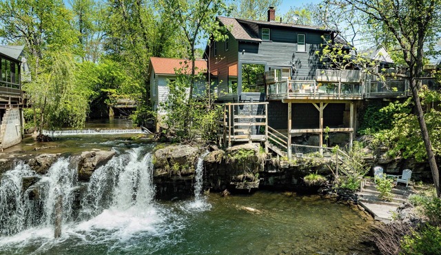 Woodstock Waterfall Hideaway · Walk To Tinker St! in Woodstock