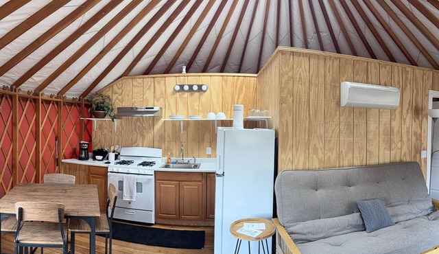 Yurt - Beautiful One-Bedroom Yurt in Winters