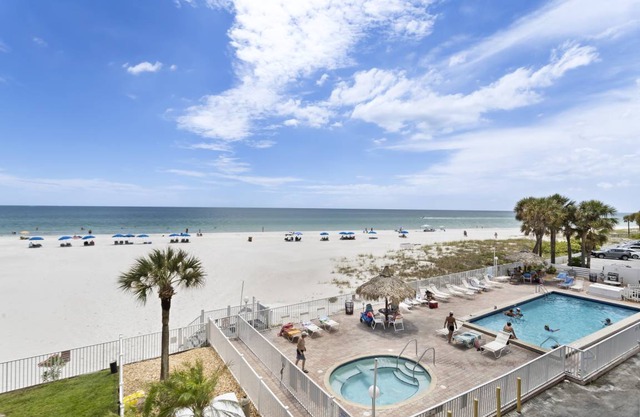 112 m² Condo ∙ 2 bedrooms ∙ 6 guests in Madeira Beach
