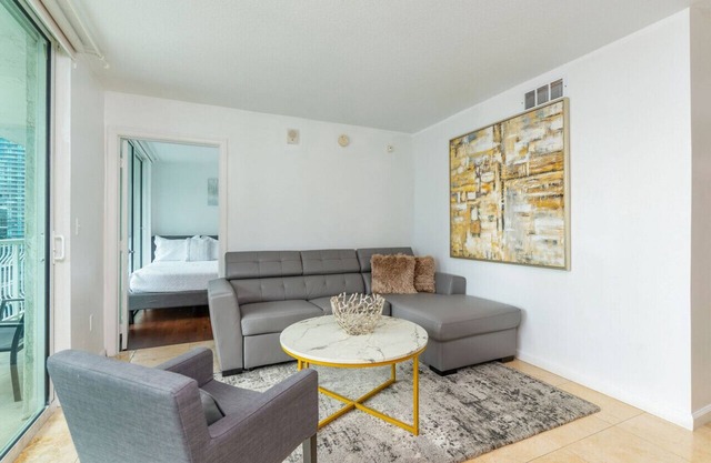 3815 - Stunning Clean 3BR APT @Brickell, Free Parking in Miami