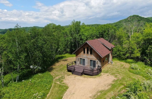 Cozy Retreat Wisconsin Ridges Valleys 