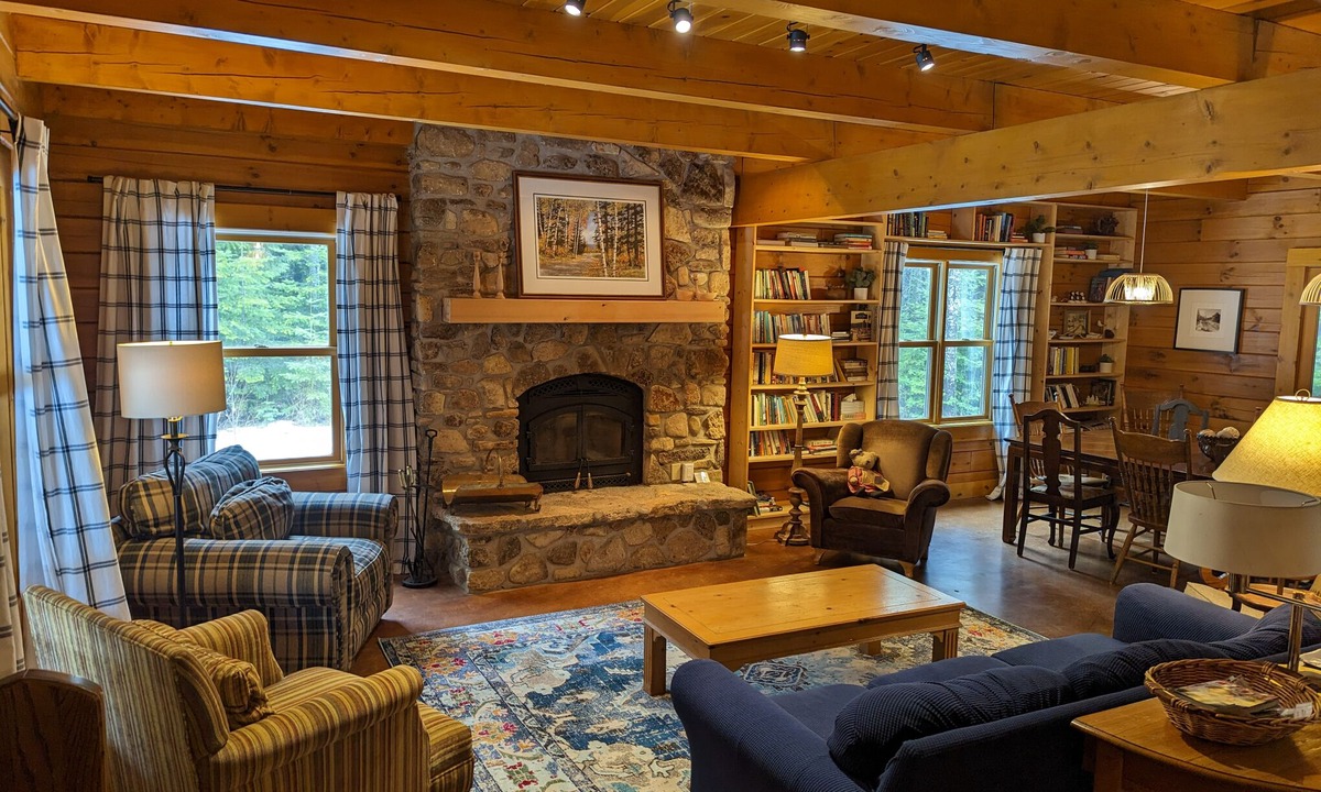 Sister Bay House | Beautiful Log Home on 5 acres private beach-steps down the road!