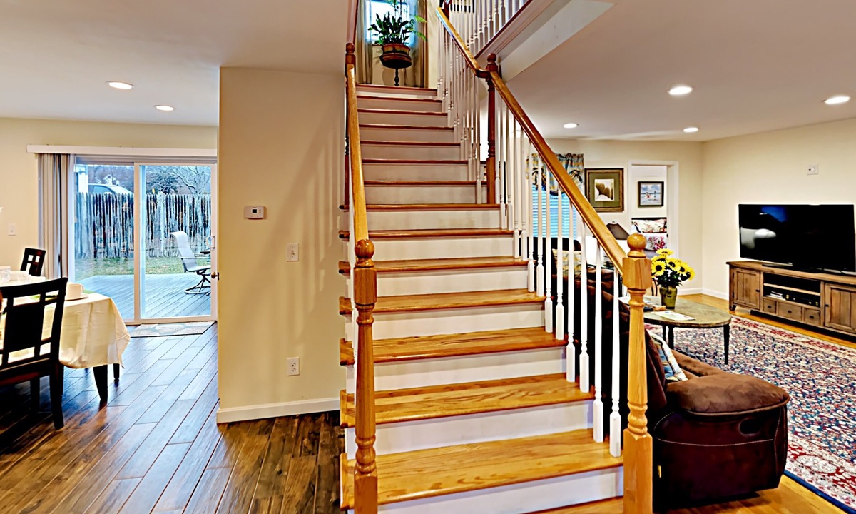 Hyannis House | New, dog-friendly 5-bed home. Steps to Keyes Beach, Main Street, and Harbor!