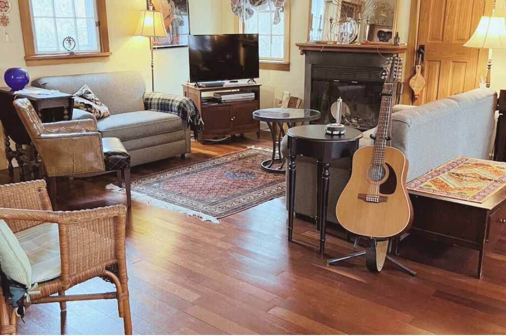 Fennville Cottage | Gorgeous sunsets, short walk to beach access