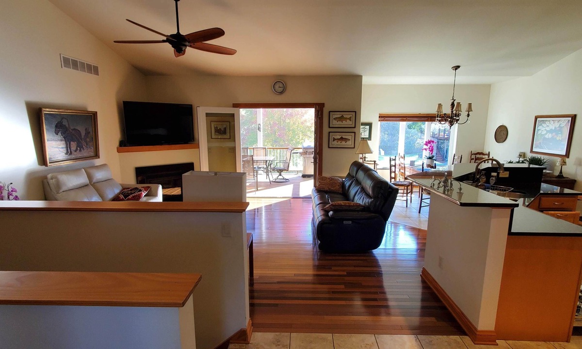 Deerfield Condo | Exceptional Comfort Quiet Clean 4 Bed 3 Bath next to woods - 21 min to Madison