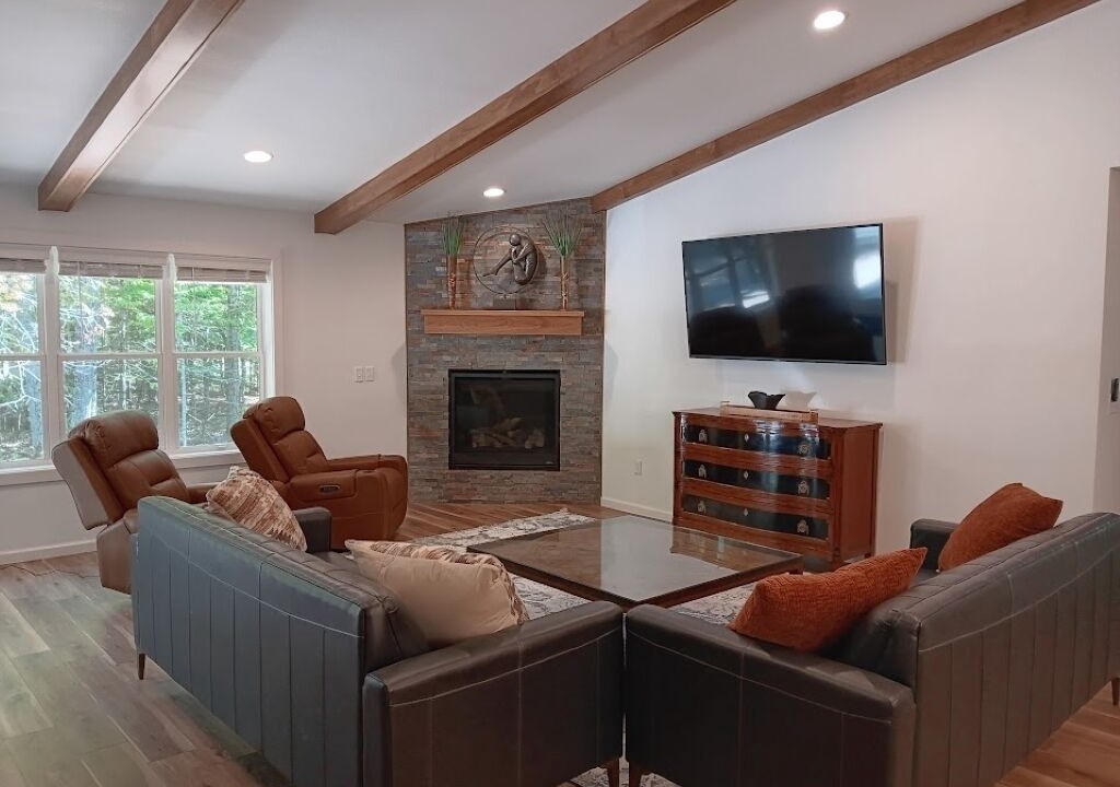Sturgeon Bay House | Secluded Lake Michigan Retreat 4BR/4BA, EV Charging, Near Cave Point