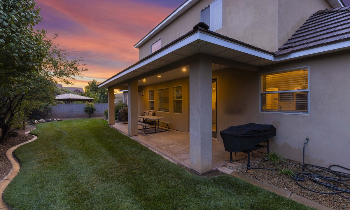 La Verkin House | Hot Tub Game Room. Sleeps 17. You Tube TV. 20 minutes to Zions Natl Park