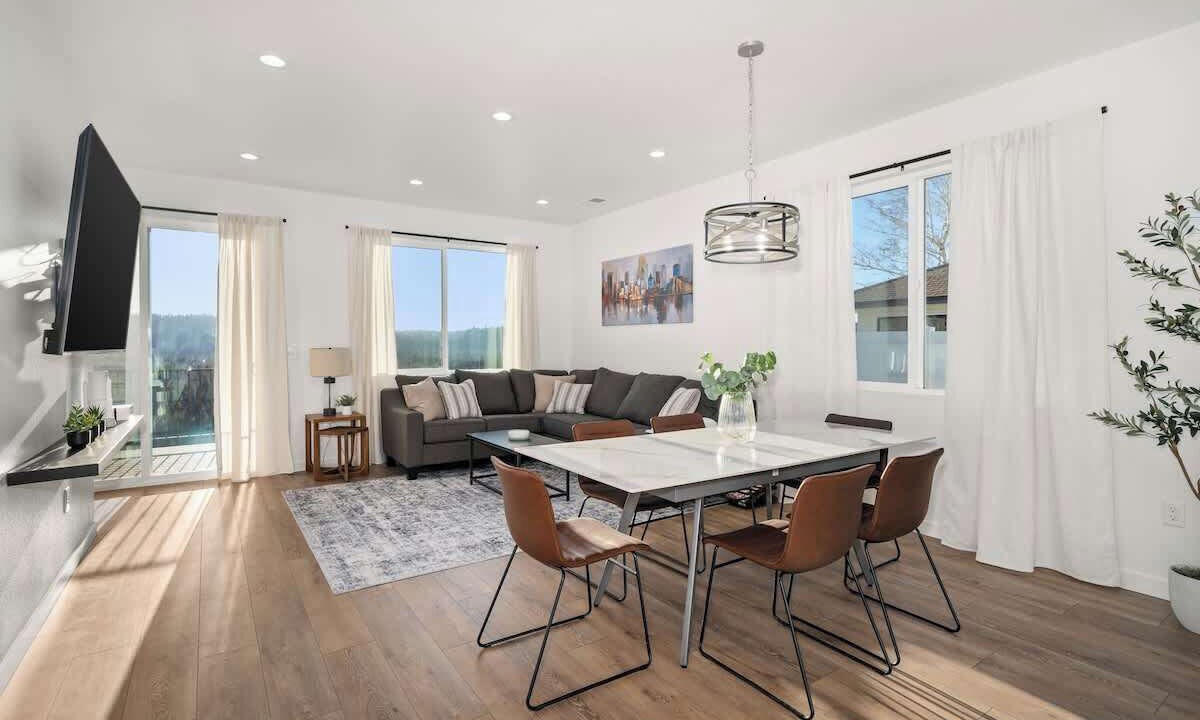 Spokane House | Modern Villa with Scenic Views