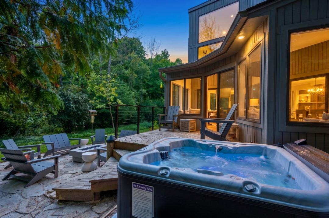 Sister Bay House | Wooded Wonder- Cozy Retreat, Hot Tub, Fire Pit, Game Room & Dogs!