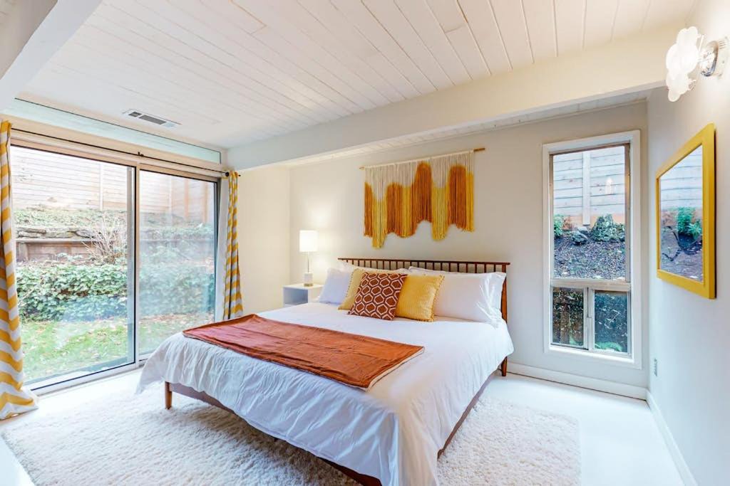 Garden Home-Whitford House | Mid-Century Marvel