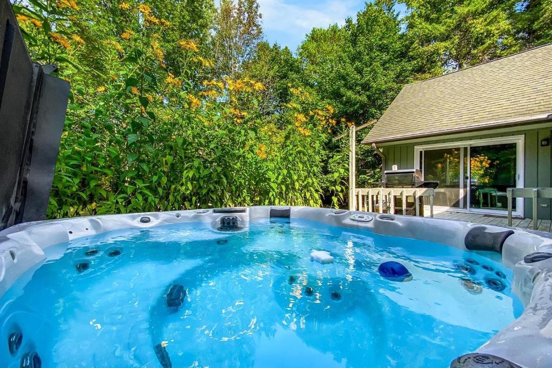 Sister Bay House | Scandia- Secluded Home, Walk to Marina, Game Room & Hot Tub