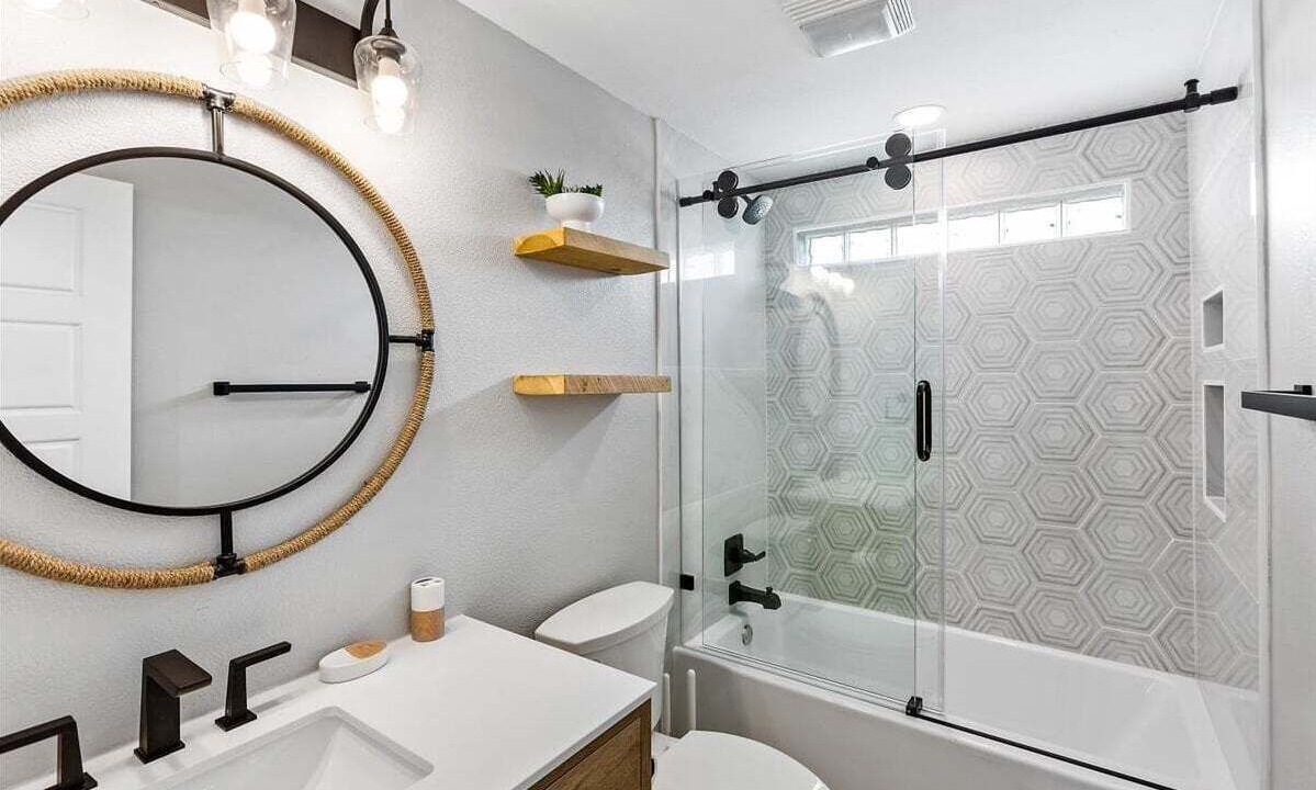Photo of Bathroom in Jamaica Beach